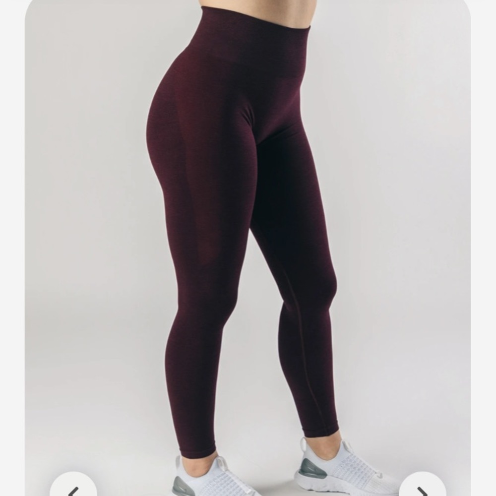 Alphalete Amplify Legging (Black Cherry - M)